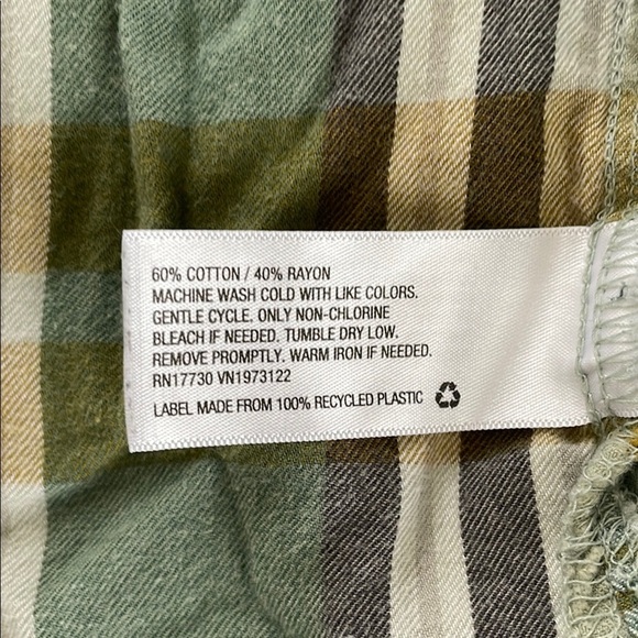 Universal Thread Plaid Button-Up Shirt - Picture 3 of 5